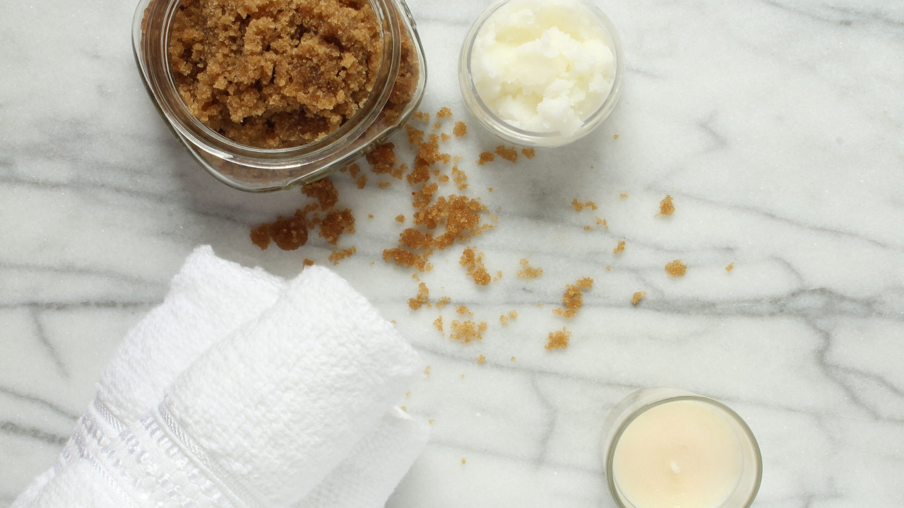 Peeling cukrowy: sprawdź, jak go przygotować!