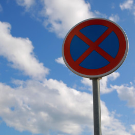 Kiedy skrzyżowanie nie odwołuje zakazu. Te wyjątki łatwo przeoczyć