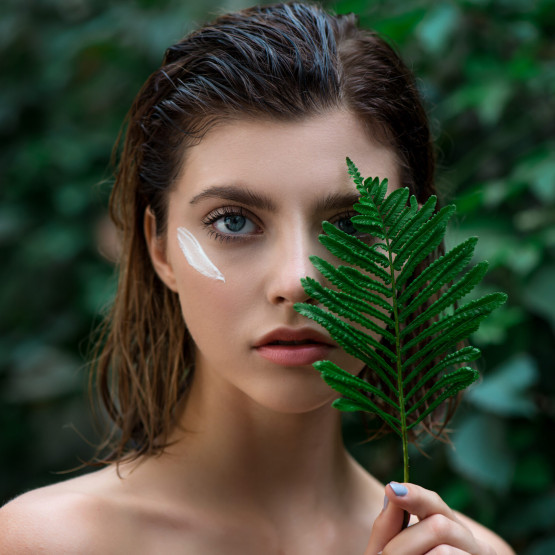 Beautiful young woman with perfect skin and natural make up posi