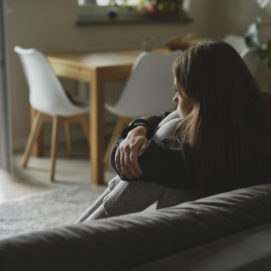 Dystymia, czym różni się od depresji? Poznaj jej objawy i przyczyny