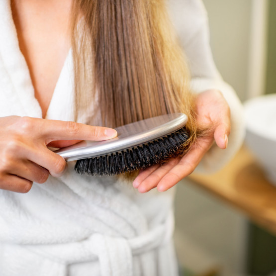 Czesanie włosów – jak i czym czesać włosy?