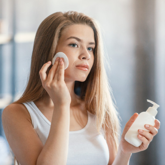 Tonik w pielęgnacji twarzy: czy warto go stosować?